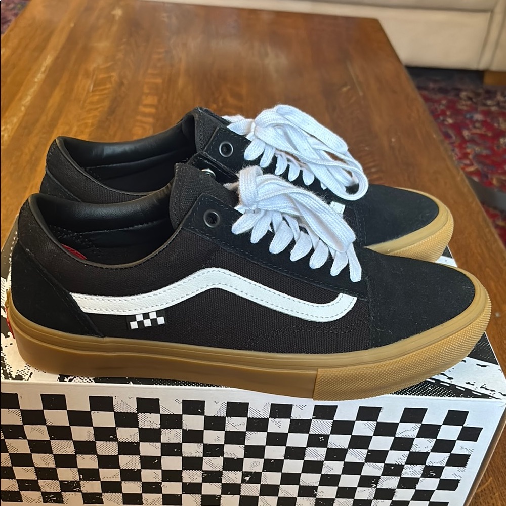 Vans Men's Black and White Sneakers